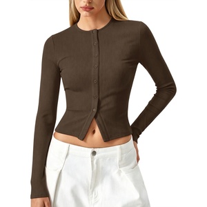 QINSEN Women’s Long Sleeve Crewneck T Shirts Ribbed Button Crop Top Going Out Tops(Coffee Bean)