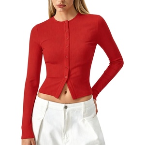 QINSEN Women’s Long Sleeve Crewneck T Shirts Ribbed Button Crop Top Going Out Tops(Red)